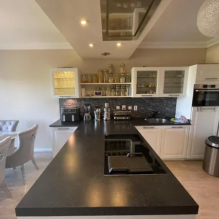 Beautiful Luxury With Skyline Daire
