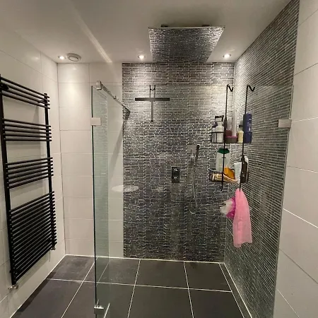 Beautiful Luxury With Skyline Apartment *