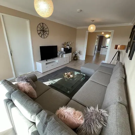 Beautiful Luxury With Skyline *