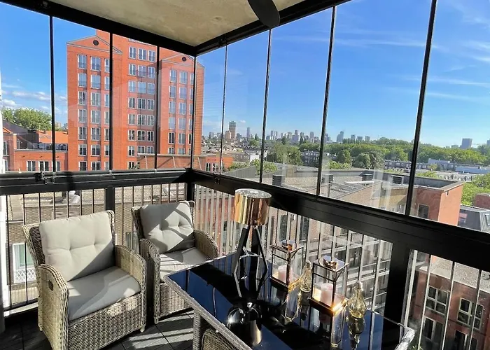 Beautiful Luxury With Skyline *