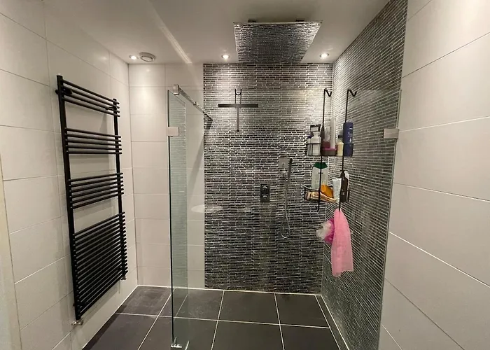 Beautiful Luxury With Skyline Apartment *