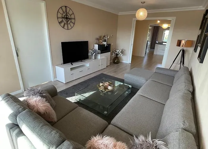 Beautiful Luxury With Skyline *